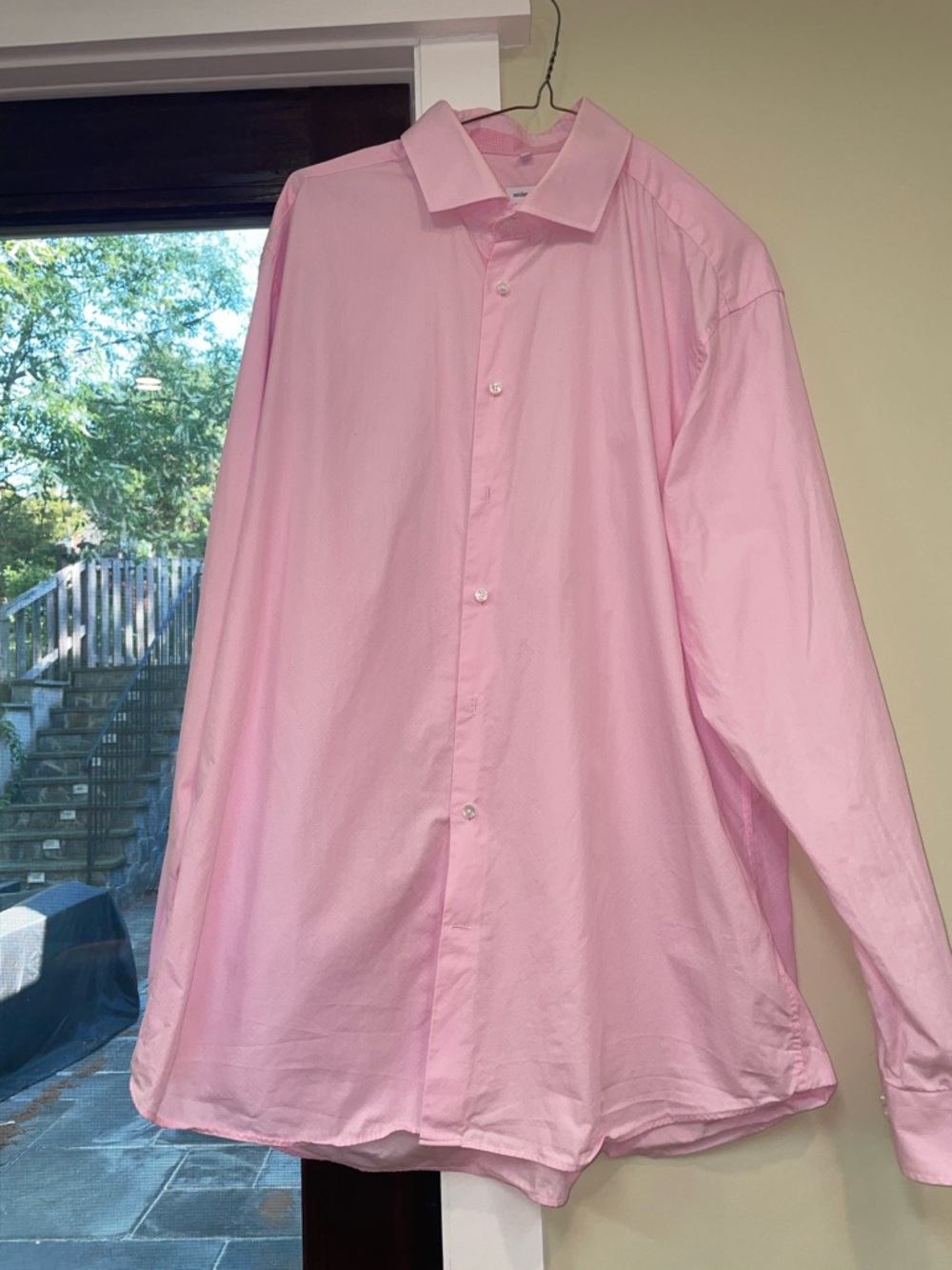 It’s Spring! European made Seidensticker dress shirt. Purchased in Berlin.